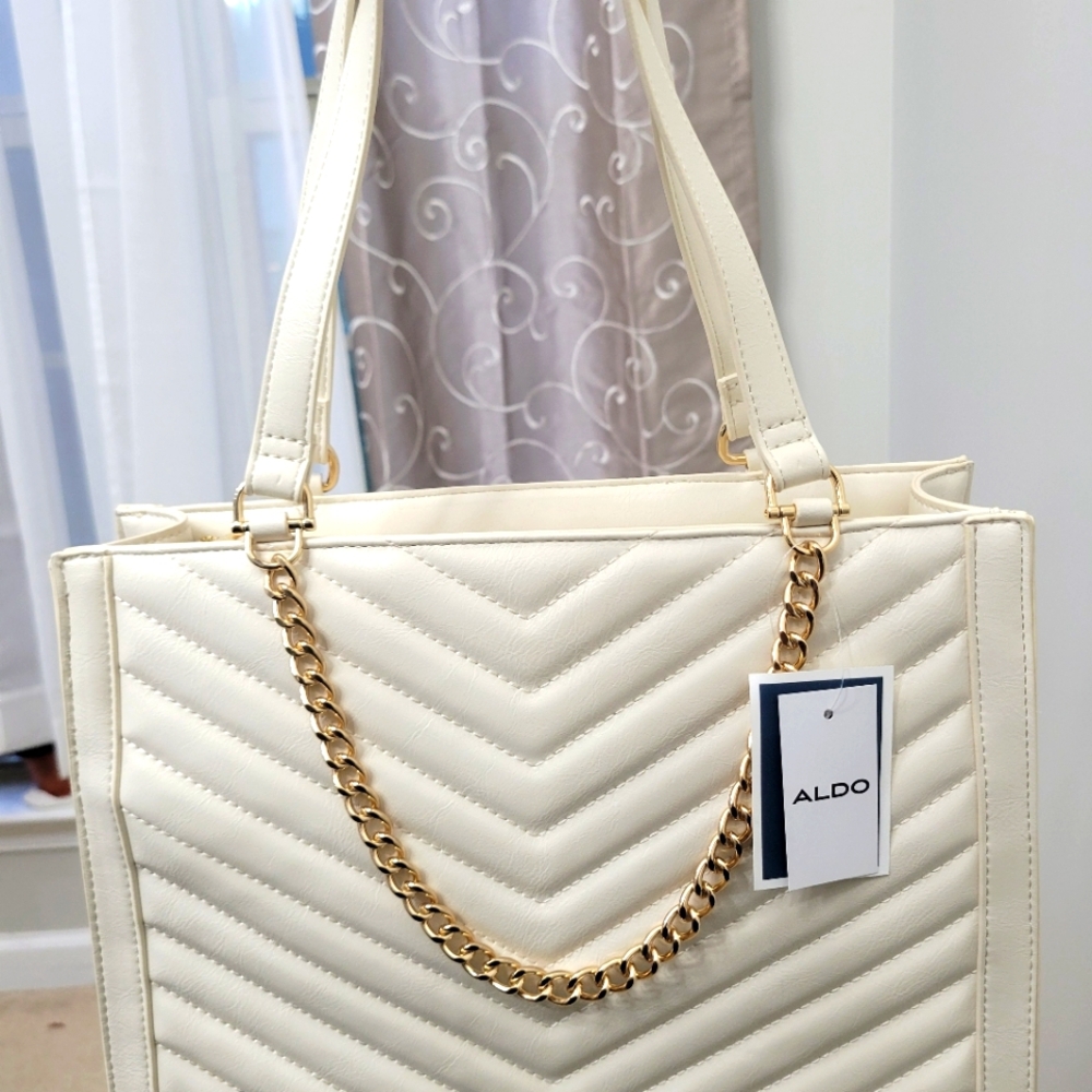 Aldo White Quilted Women's Bag with Gold Chain - Picture 4 of 7